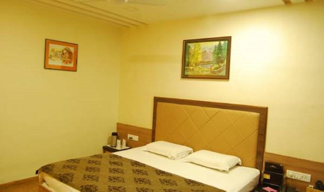 Hotel Savera Palace Mount Âbû Extérieur photo