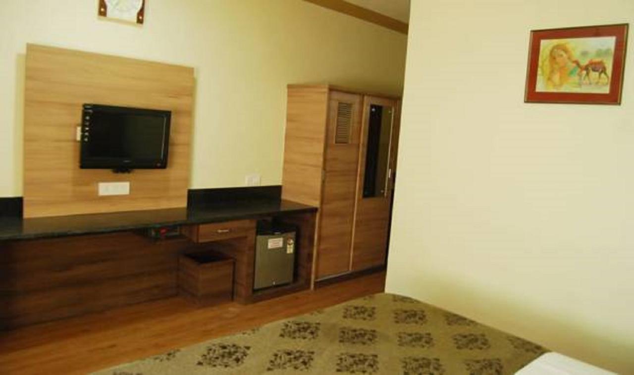 Hotel Savera Palace Mount Âbû Extérieur photo