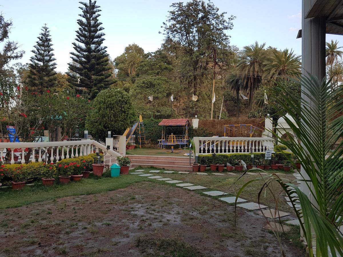Hotel Savera Palace Mount Âbû Extérieur photo