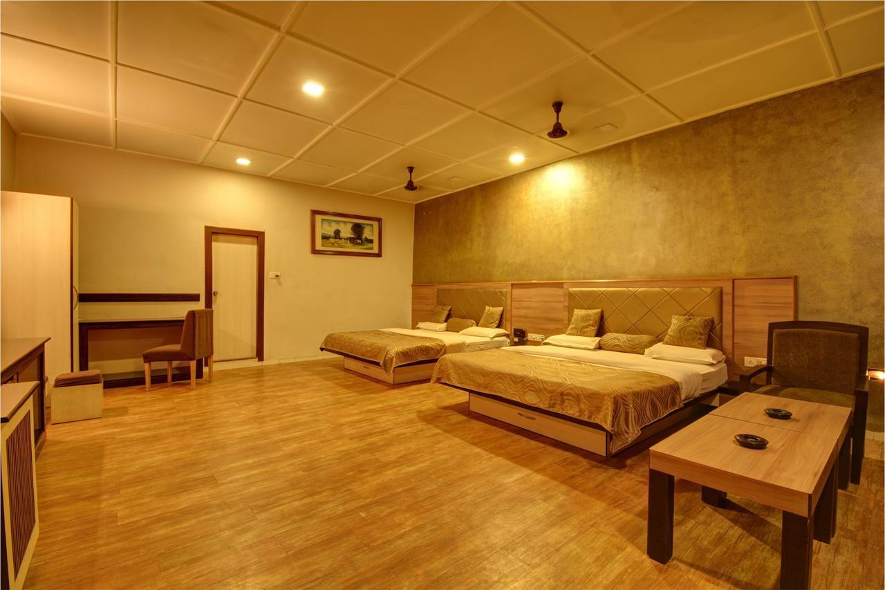 Hotel Savera Palace Mount Âbû Extérieur photo